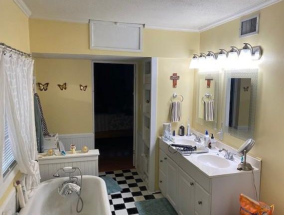 4th image of 4511 Avenue C