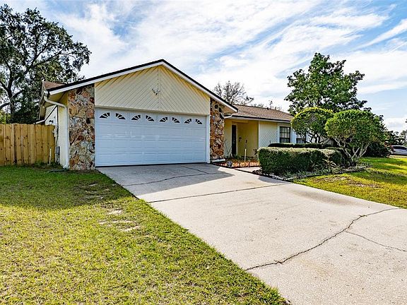 2nd image of 2903 Silver Ridge Dr