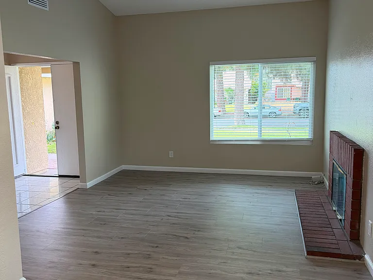 1315 E Flora St — Photo 15