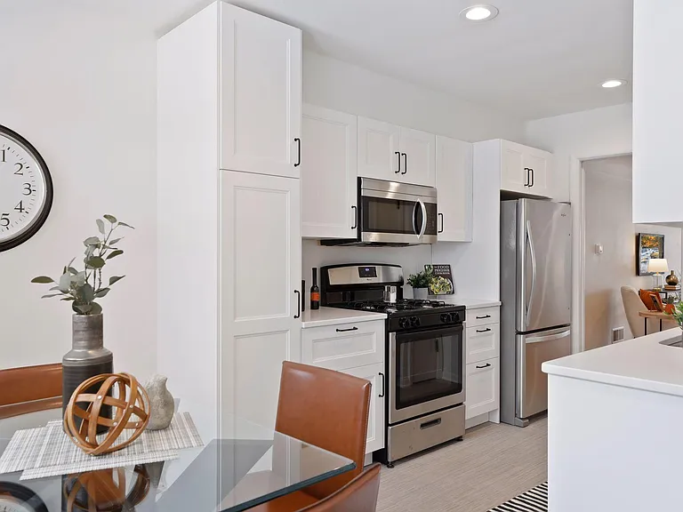 1646 Randolph Ave — Photo 5