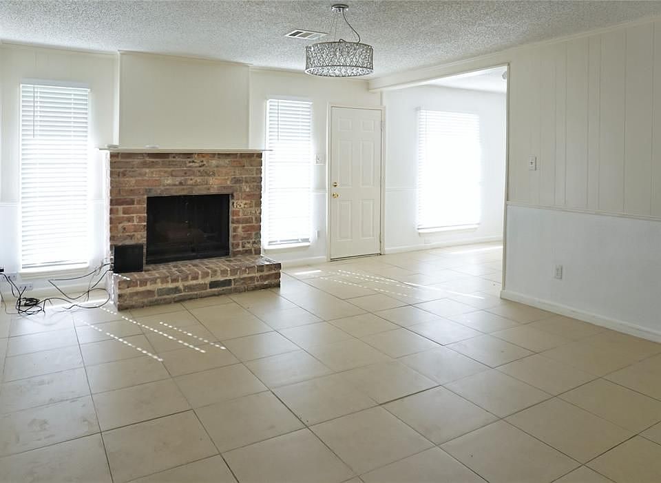 1st image of 938 Greatwood Dr
