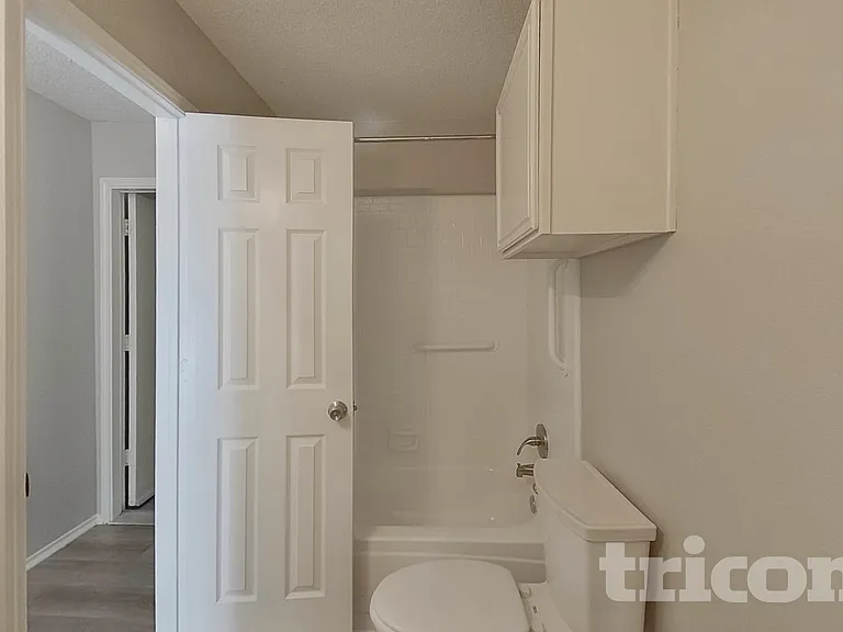 805 Clover Hill Ln — Photo 11