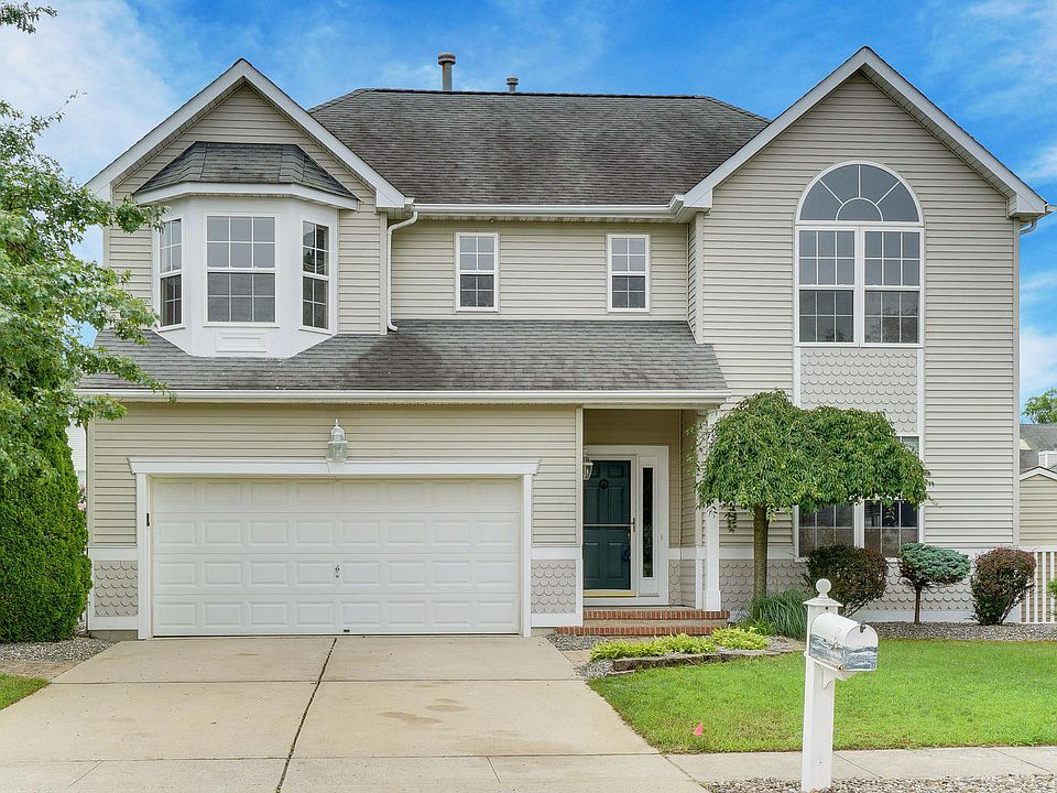 Over 2600 sq. ft. Waterfront