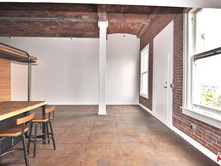 215 W 7th St #1404 — Photo 4