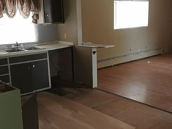 view kitchen & family rm