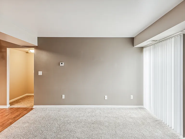 Pointe West Apartments — Photo 73