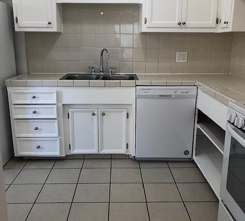 5th image of 1108 S Clark Dr APT 1