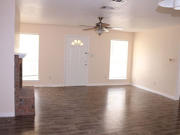 2nd image of 140 Oak Leaf Dr