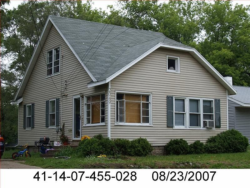 1st image of 2049 Paris Ave NE