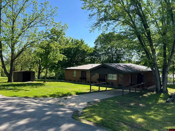 909 N Panther Ave, Yellville, AR 72687