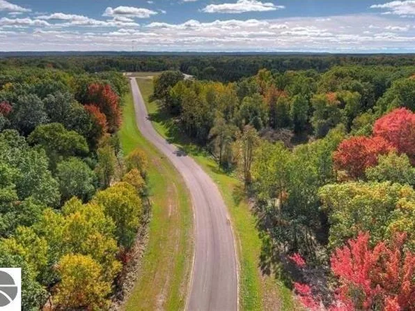1636 Mary Lou Mnr, Interlochen, MI 49643