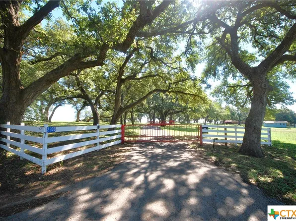2330 Baca Loop, Flatonia, TX 78941