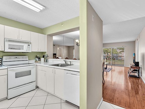 3rd image of 9537 Weldon Circle #I213