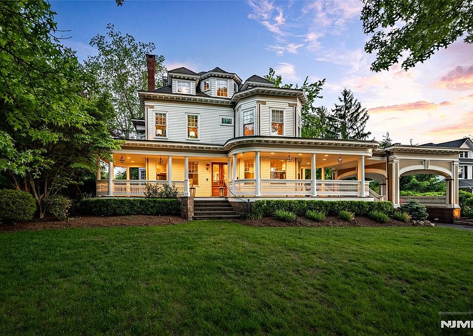 1st image of 640 Ridgewood Avenue