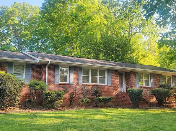 125 Hickory Ln, Cornelia, GA 30531