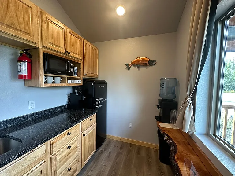 1050 Angler Dr — Photo 3