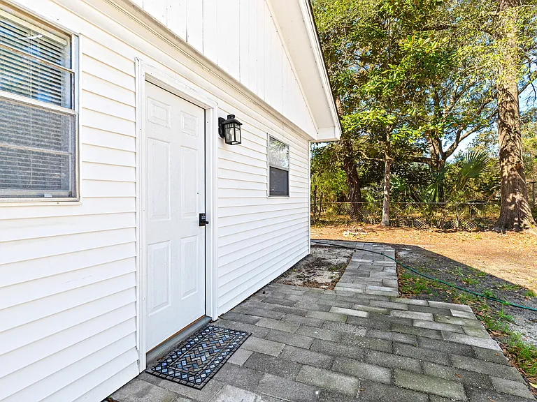 124 Jamestown Ave — Photo 1