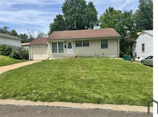 433 Caithness Rd, Saint Louis, MO 63137