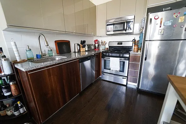Rented by Manhattan Management LLC | media 29