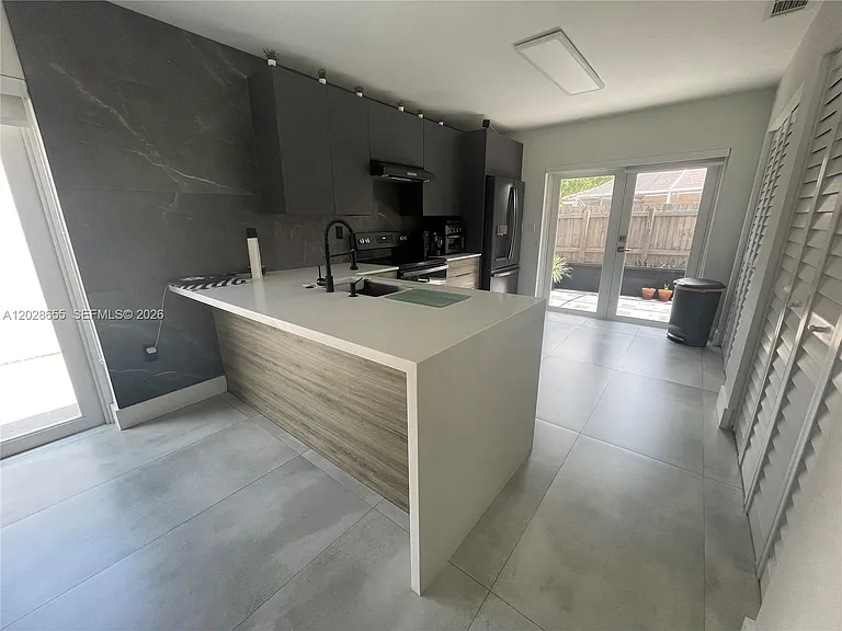 5733 NW 100th Ct — Photo 14