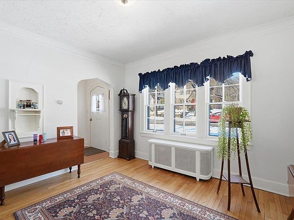 4th image of 453 Virginia Terrace