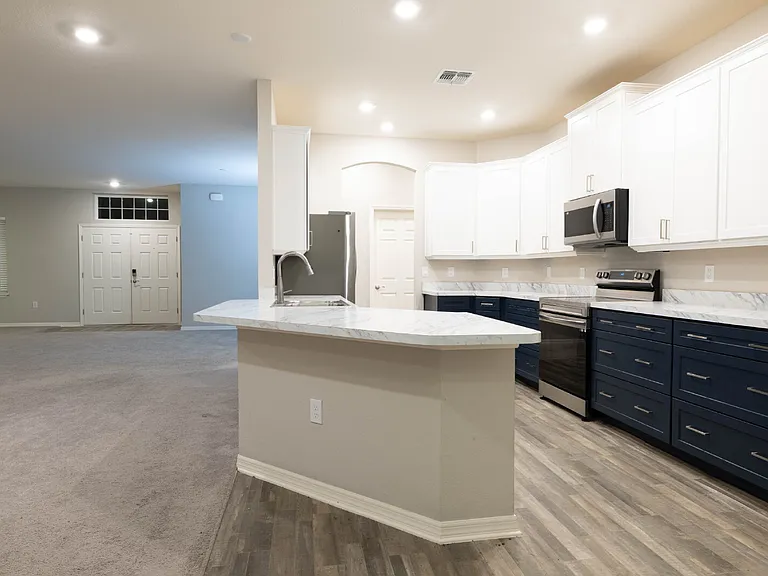 1069 Montgomery Ln — Photo 14