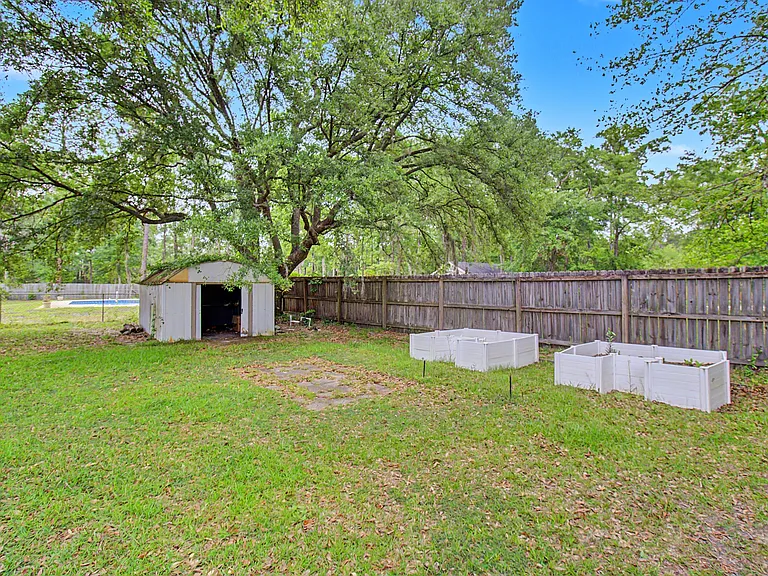 21 Pinewood Ln — Photo 8