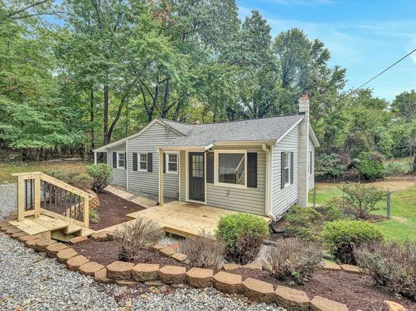 3837 Antietam Dr, Roanoke, VA 24018