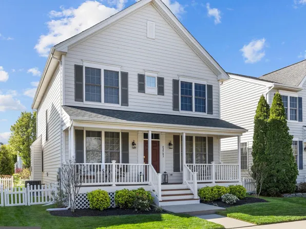 42583 Pelican Dr, Chantilly, VA 20152