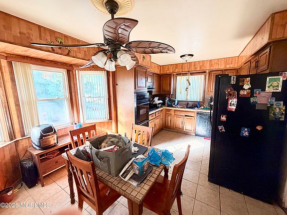 3rd image of 44 S Longview Road
