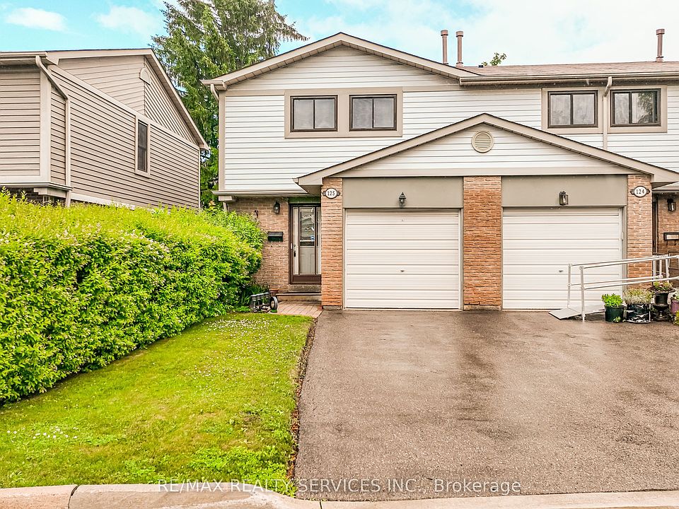 1st image of 125 Ashton Cres #125