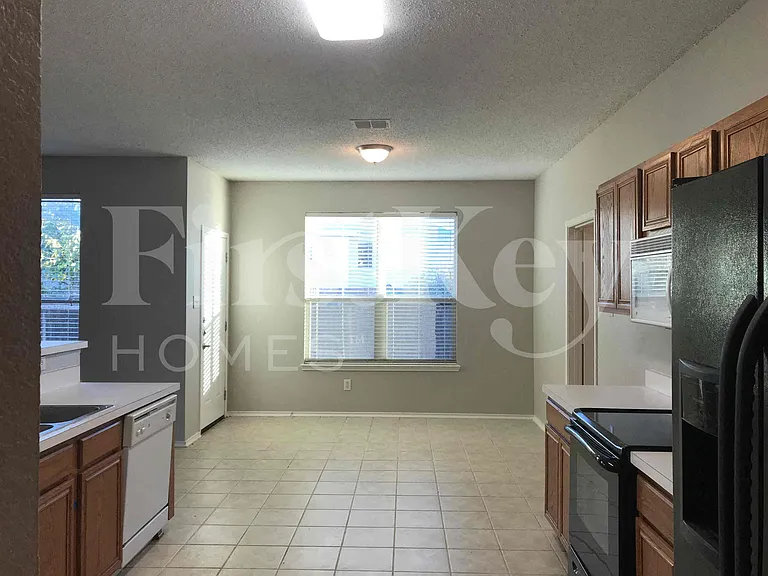 429 W Clover Park Dr — Photo 13
