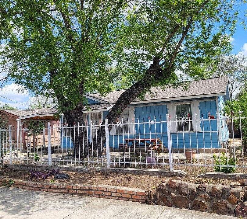 1st image of 326 S San Joaquin AVE