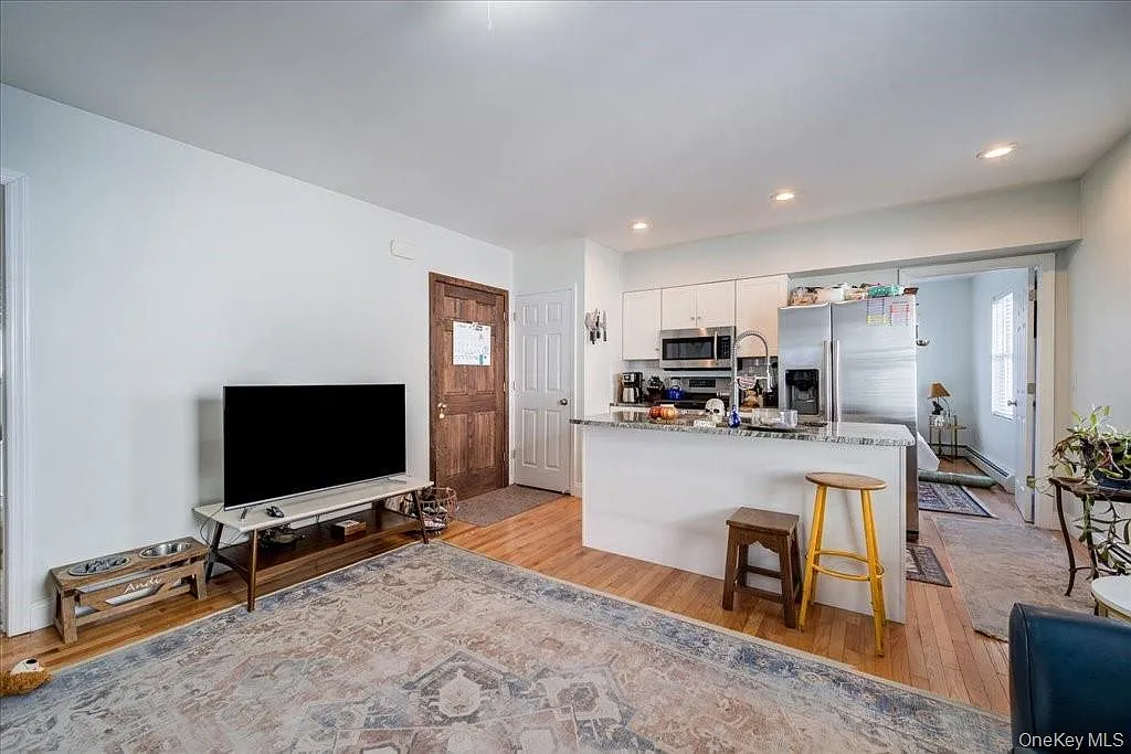 2 bed, 2.0 bath, 930 sqft, $3,400 — Photo 4
