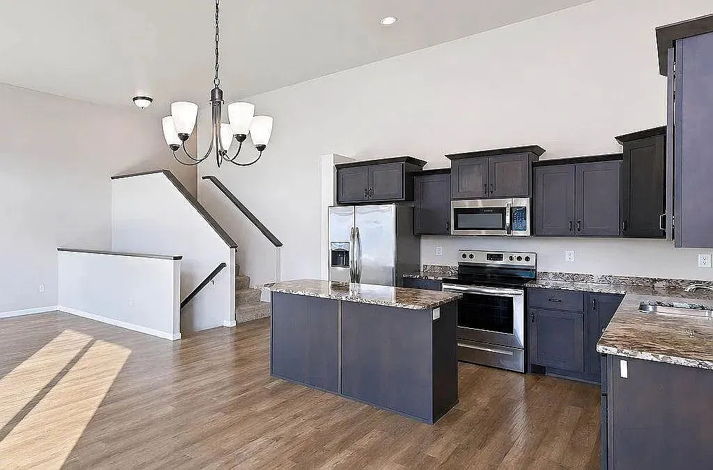 4 bed, 3.0 bath, $2,695 — Photo 4
