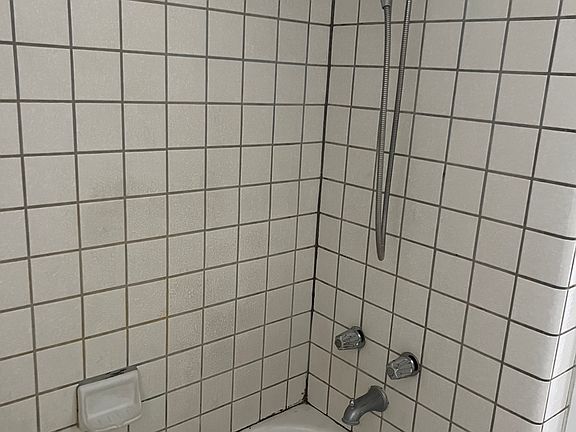 4th image of 629 Lincoln St APT A