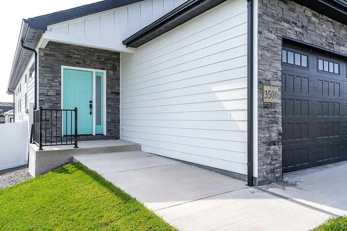 Building Photo - 3500 Blue Feather Trl
