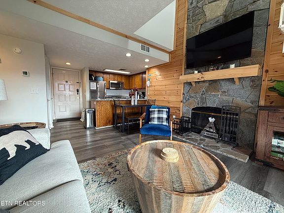 5th image of 3710 Weber Rd #303