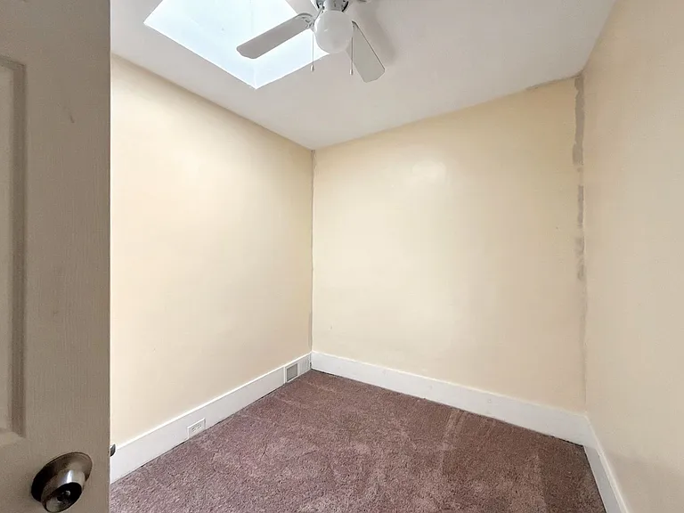 1617 N Warwick Ave — Photo 18