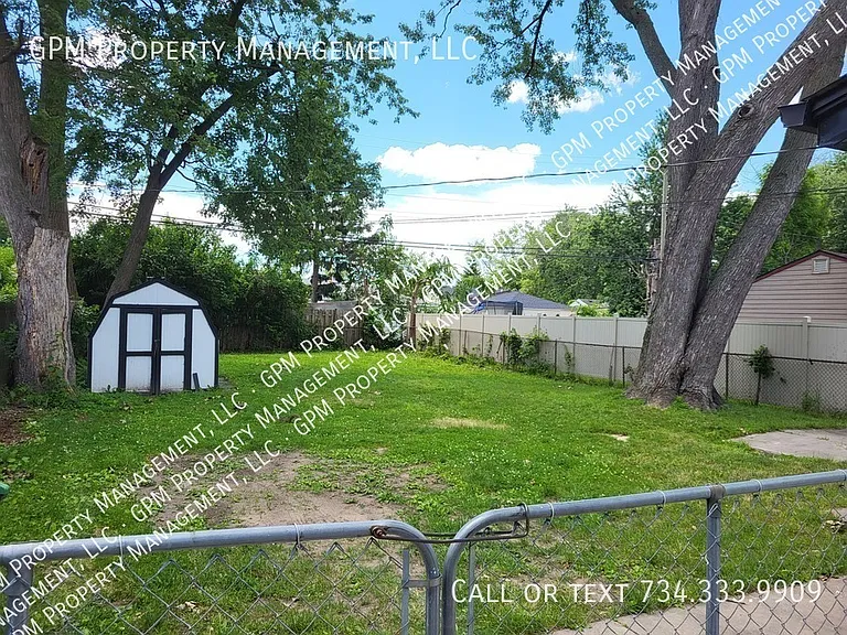 11764 Syracuse St — Photo 2