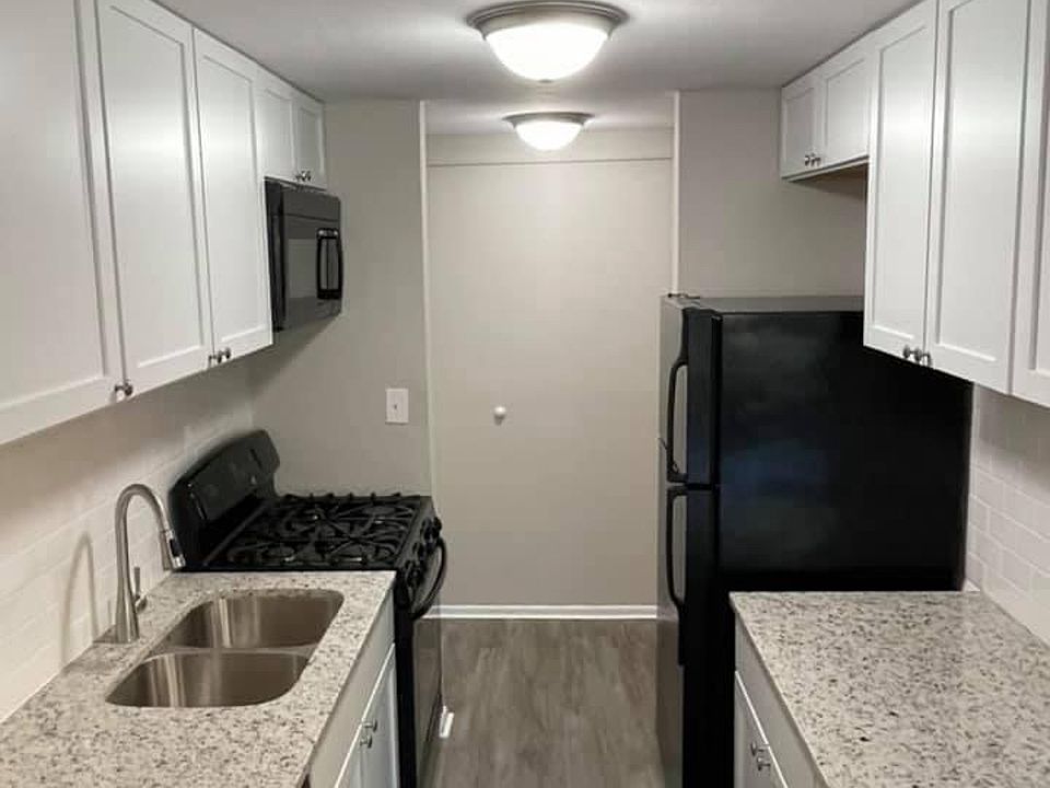 1st image of 6000 Nob Hill Dr