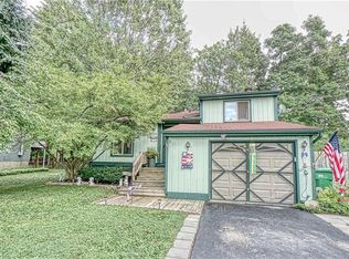 1555 Sundance Trl, Lake View, NY 14085