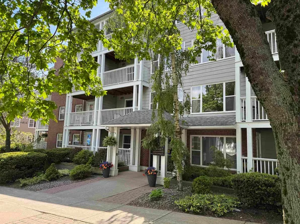 5230 Tobin St #103, Halifax, NS B3H 1S2