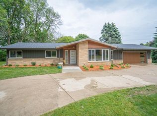 6918 N Range Line Rd, Glendale, WI 53209