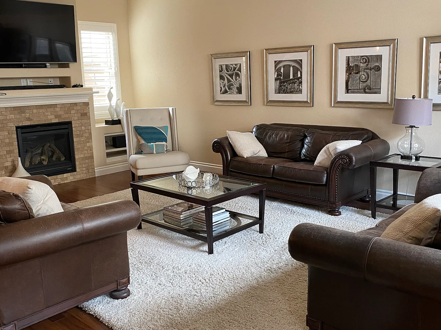 3 bed, 2.5 bath, 2292 sqft, $3,450 — Photo 2