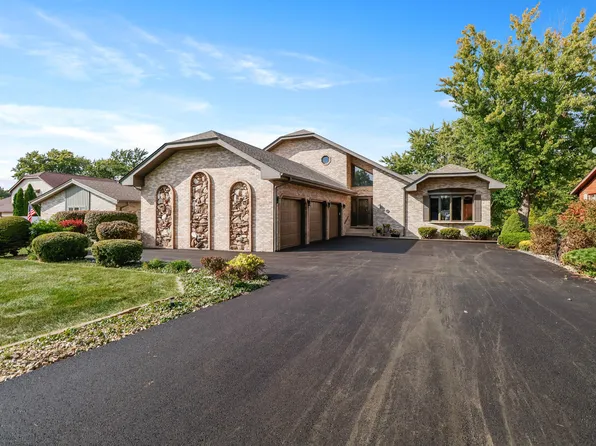 1695 Sunnyslope Dr, Crown Point, IN 46307