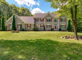 665 Meadowbrook Dr, Aurora, OH 44202