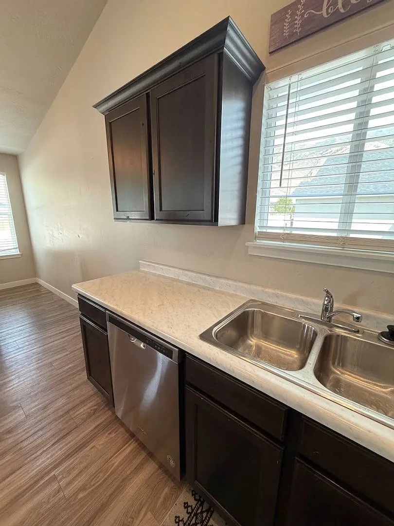 Looking for space, comfort, and mountain views without giving up your commute to SLC? — Photo 4