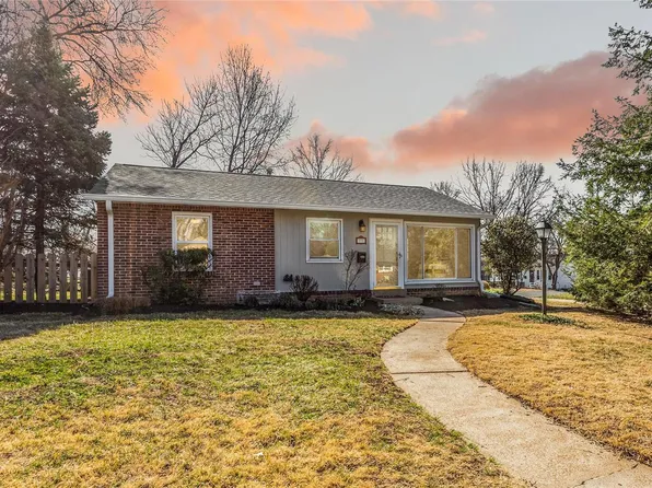 172 Chatwood Ter, Saint Louis, MO 63126