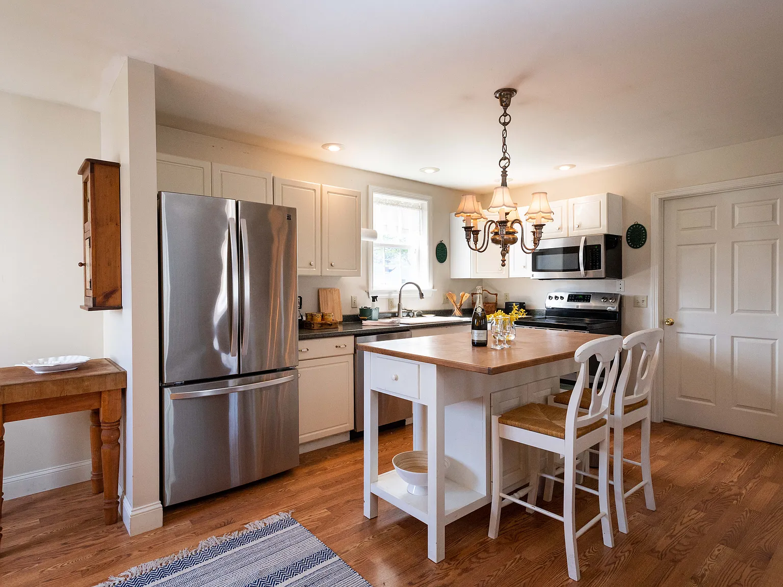 1 bed, 675 sqft, $2,400 — Photo 2
